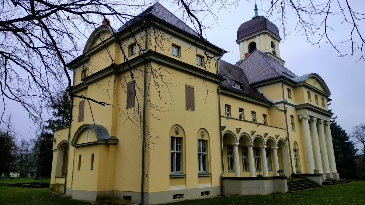 pałac, Łosiów