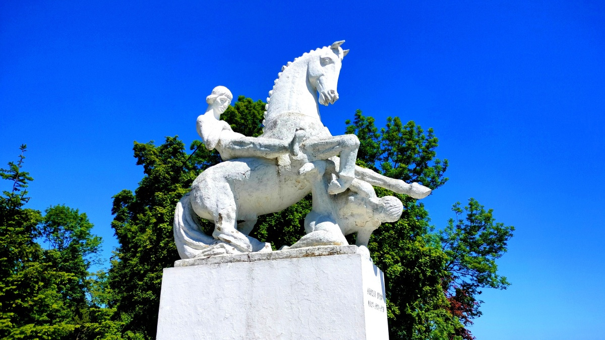pomnik leszka białego marcinkowo górne gąsawa